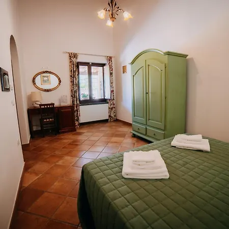 Tenuta Le Tre Rose Bed & Breakfast Vibonati